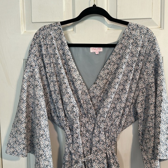 Pink Lily Blue Floral Romper size medium - Picture 2 of 5